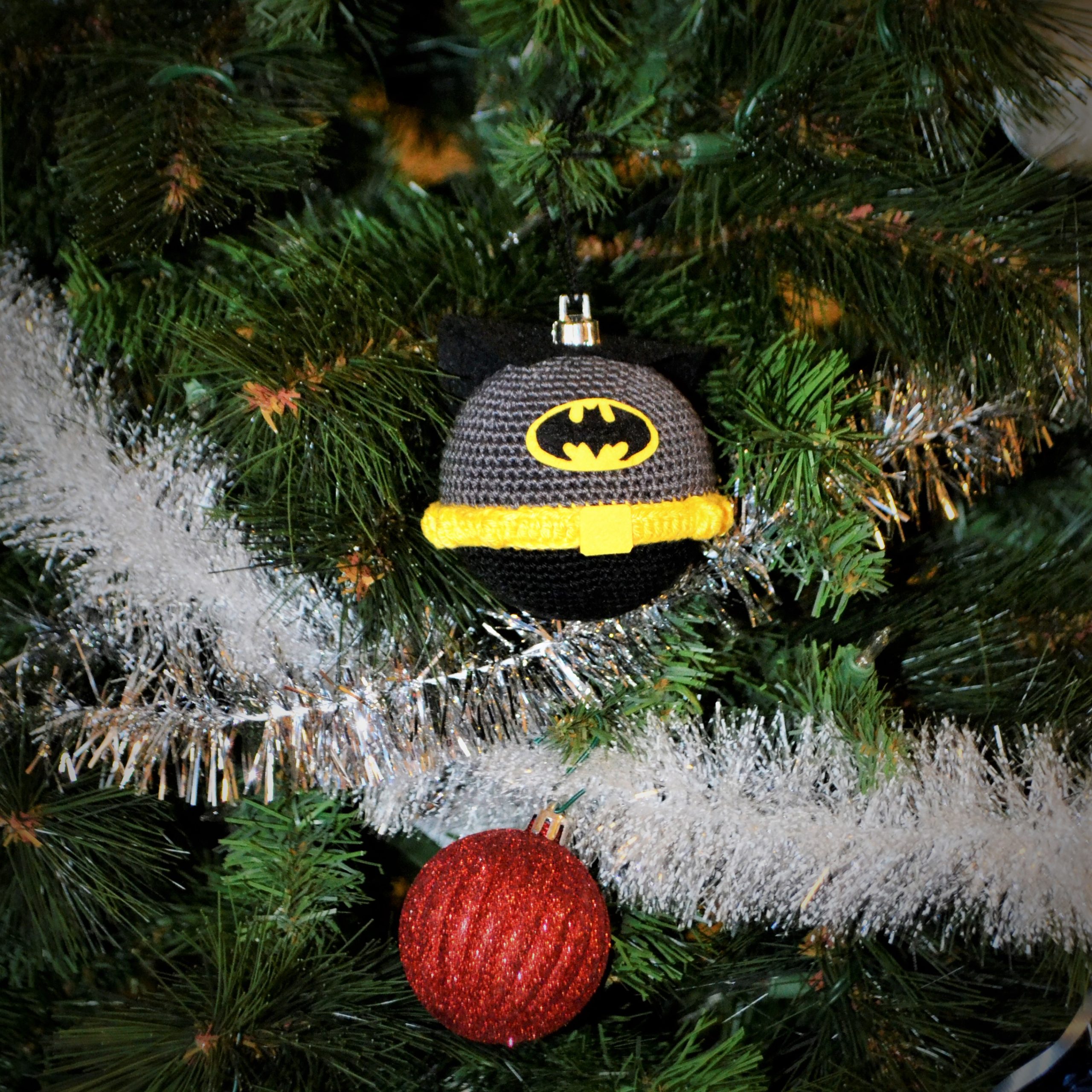 Batman Christmas Ball | LaCigogne