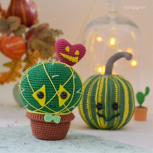 Green pumpkin crochet pattern by Ntalia Manfré LaCigogne